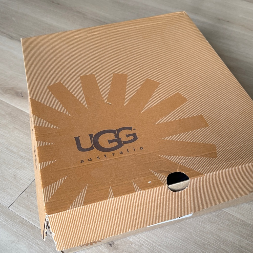 UGG Brooks Tall 5490 Black Leather Shearling Boots Size 9 - Picture 13 of 13